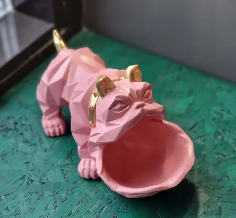Розовый